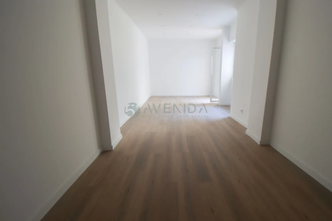 Apartamento T2 para Venda em Falagueira-Venda Nova Foto 2