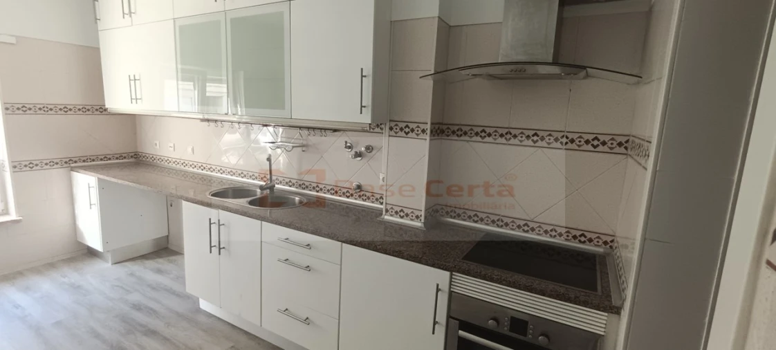 Apartamento T3 para Venda em Quinta do Conde Foto 2