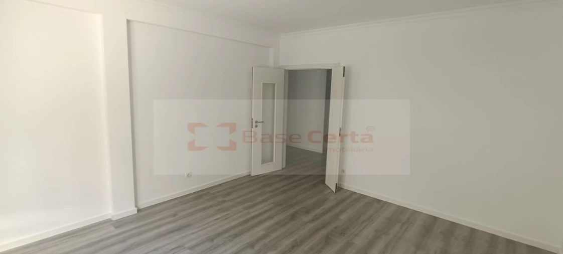 Apartamento T3 para Venda em Quinta do Conde Foto 3