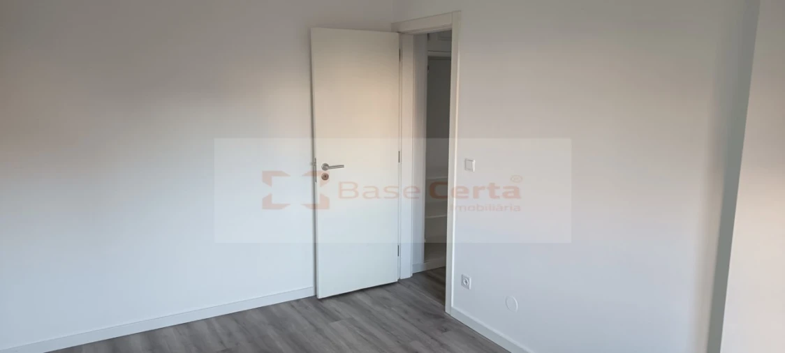Apartamento T3 para Venda em Quinta do Conde Foto 22