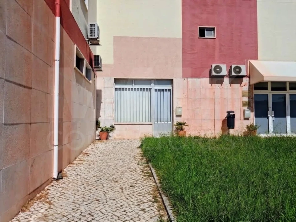 Loja para Arrendamento em Loures Foto 1
