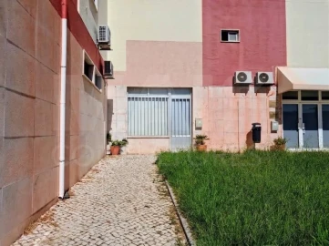 Loja para Arrendamento em Loures