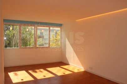 Apartamento T3 para Arrendamento em Carcavelos e Parede