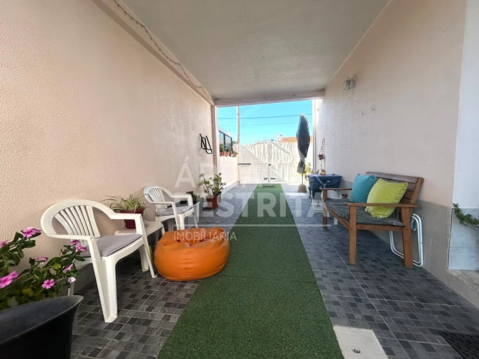 Moradia T3 para Venda em Quinta do Conde Foto 3