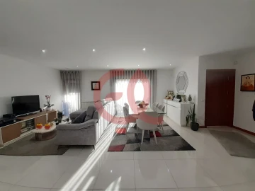 Moradia T3 para Venda em Fragoso