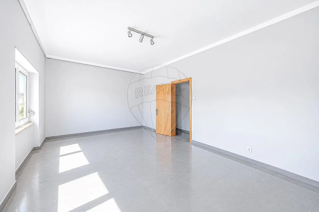 Apartamento T2 para Venda em Santa Maria, São Pedro e Matacães Foto 5