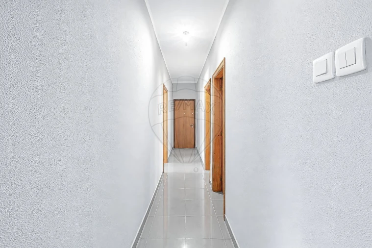 Apartamento T2 para Venda em Santa Maria, São Pedro e Matacães Foto 9