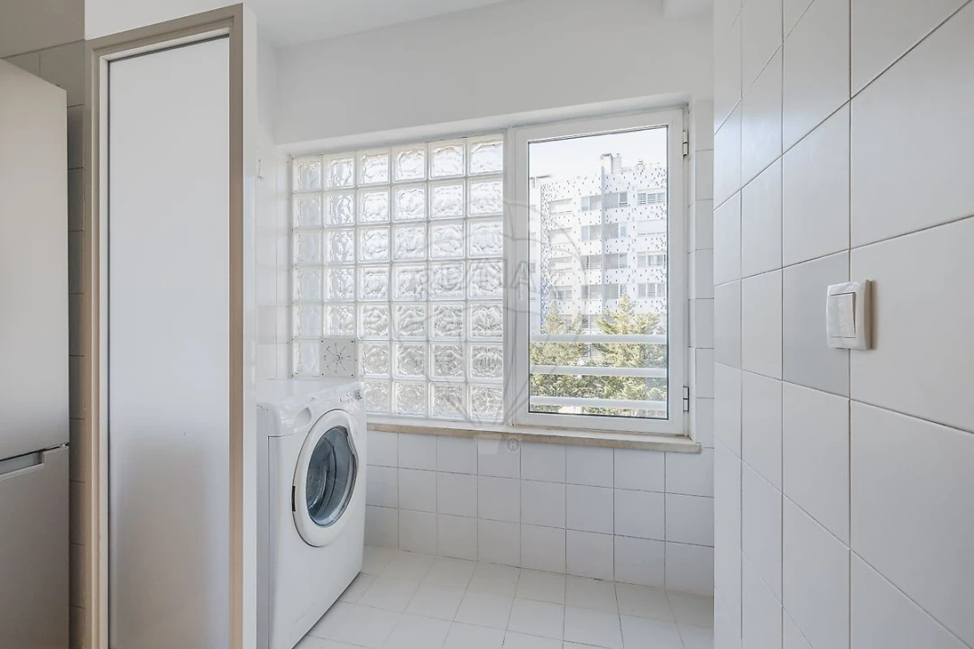 Apartamento T2 para Arrendamento em Alvalade Foto 10