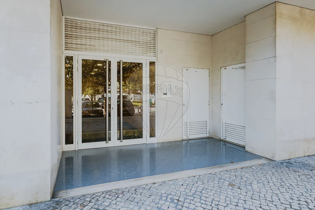 Apartamento T2 para Arrendamento em Alvalade Foto 32