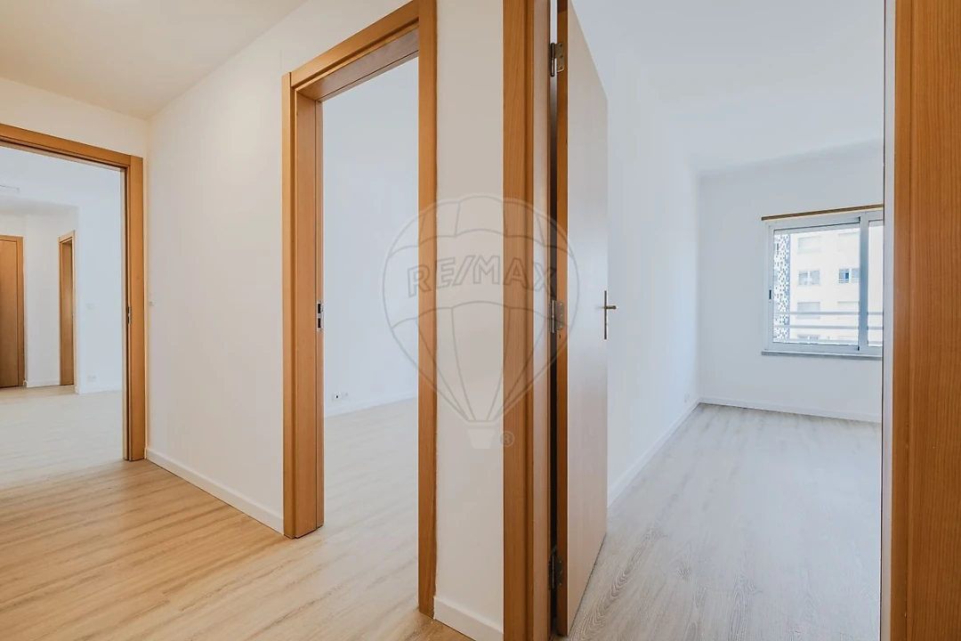 Apartamento T2 para Arrendamento em Alvalade Foto 13
