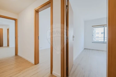 Apartamento T2 para Arrendamento em Alvalade