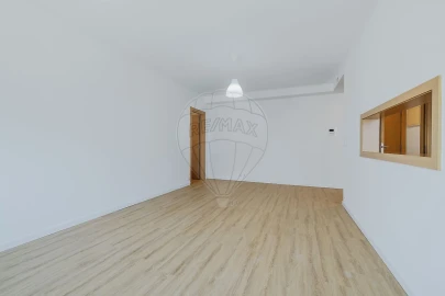 Apartamento T2 para Arrendamento em Alvalade