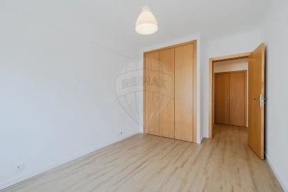 Apartamento T2 para Arrendamento em Alvalade
