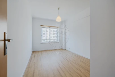 Apartamento T2 para Arrendamento em Alvalade
