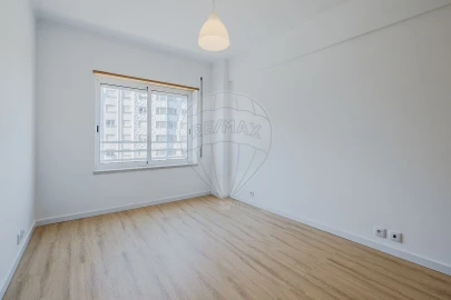 Apartamento T2 para Arrendamento em Alvalade