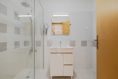 Apartamento T2 para Arrendamento em Alvalade