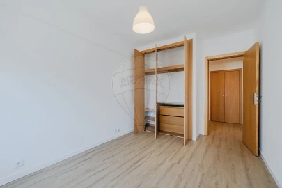 Apartamento T2 para Arrendamento em Alvalade