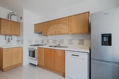 Apartamento T2 para Arrendamento em Alvalade