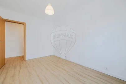 Apartamento T2 para Arrendamento em Alvalade