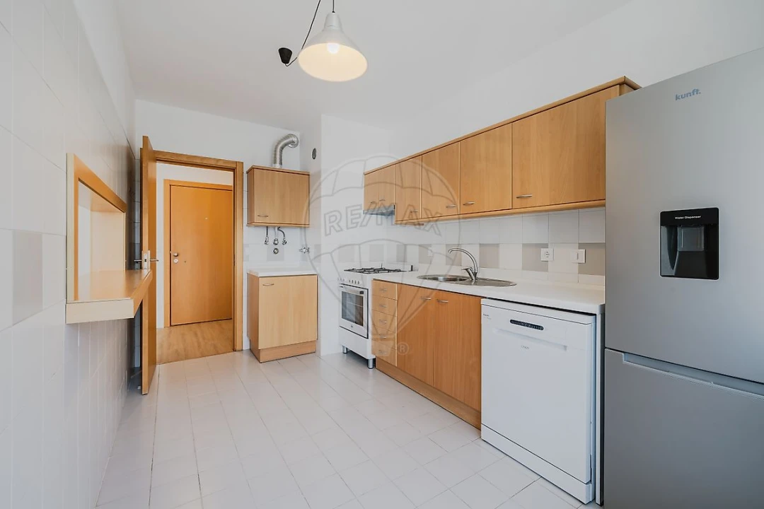 Apartamento T2 para Arrendamento em Alvalade Foto 8