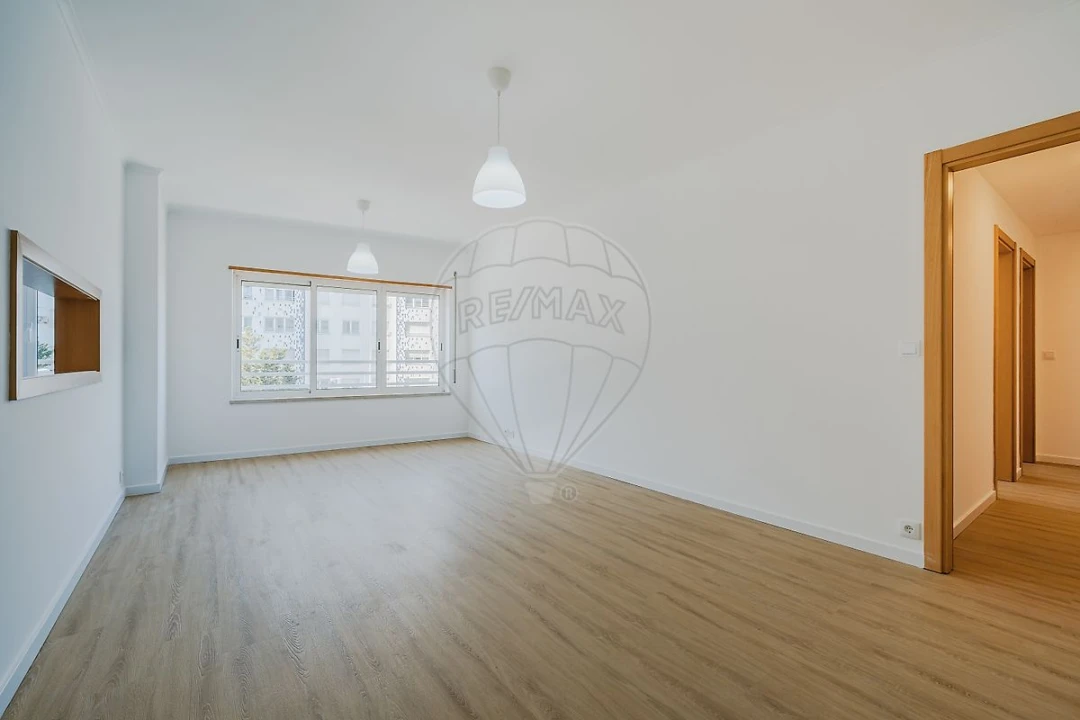 Apartamento T2 para Arrendamento em Alvalade Foto 3