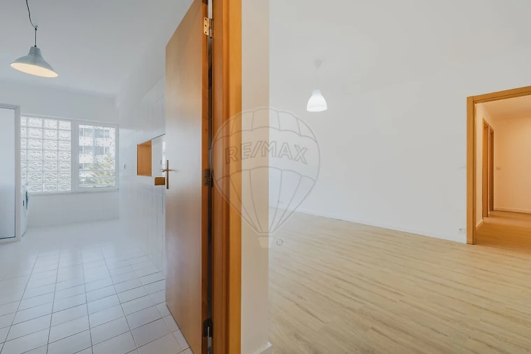 Apartamento T2 para Arrendamento em Alvalade Foto 11