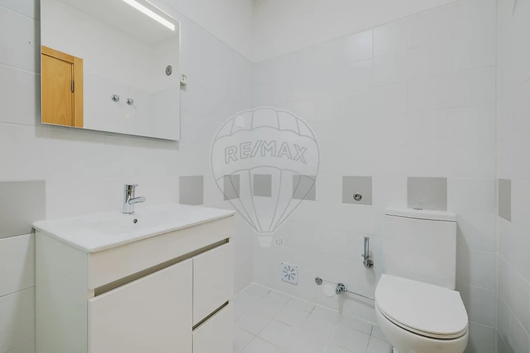 Apartamento T2 para Arrendamento em Alvalade Foto 22