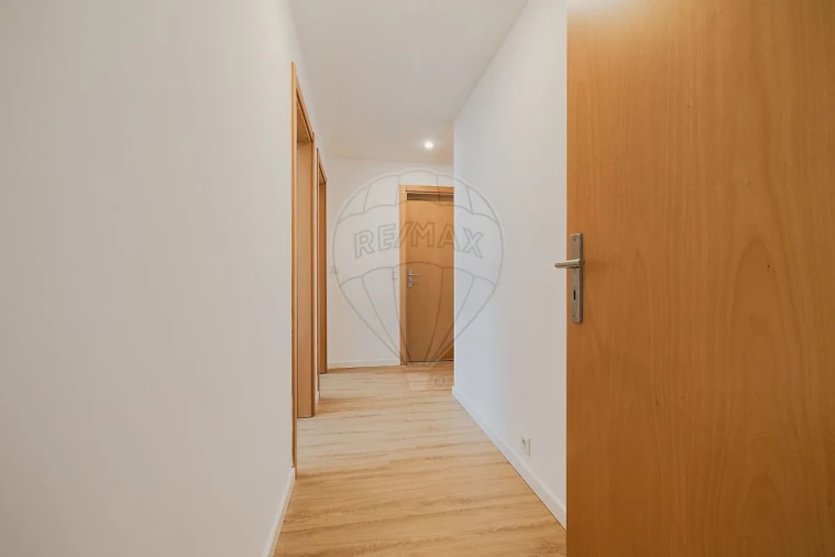 Apartamento T2 para Arrendamento em Alvalade Foto 12