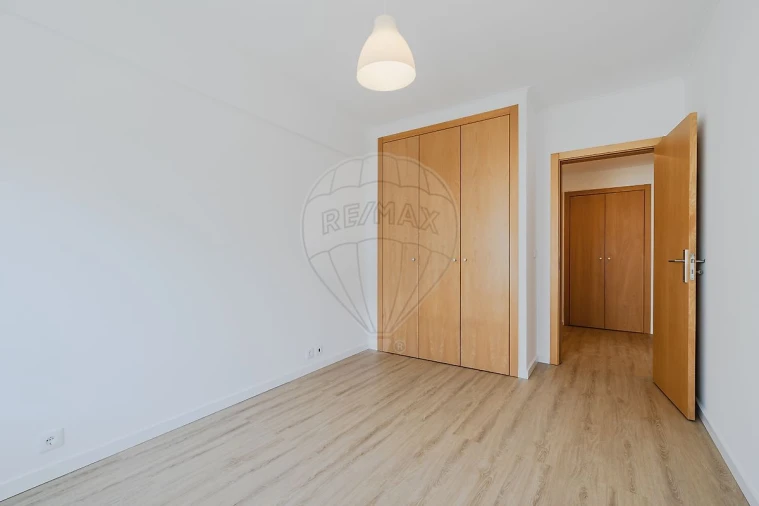 Apartamento T2 para Arrendamento em Alvalade Foto 16