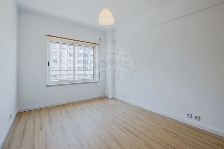Apartamento T2 para Arrendamento em Alvalade Foto 15