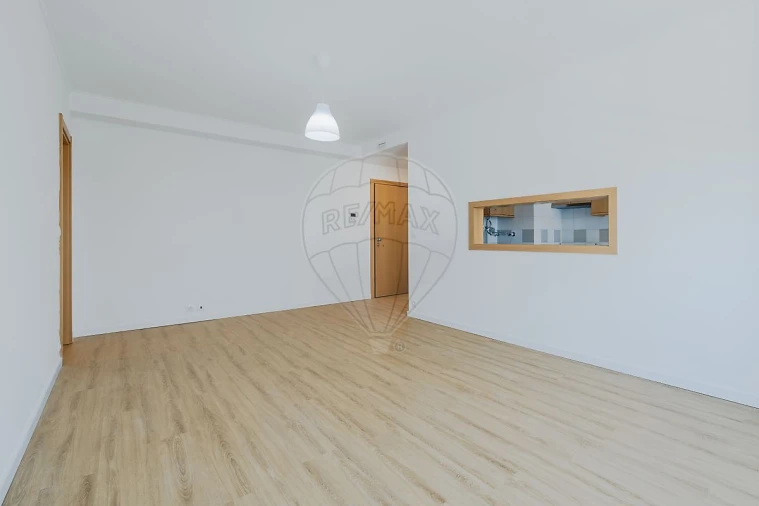 Apartamento T2 para Arrendamento em Alvalade Foto 5