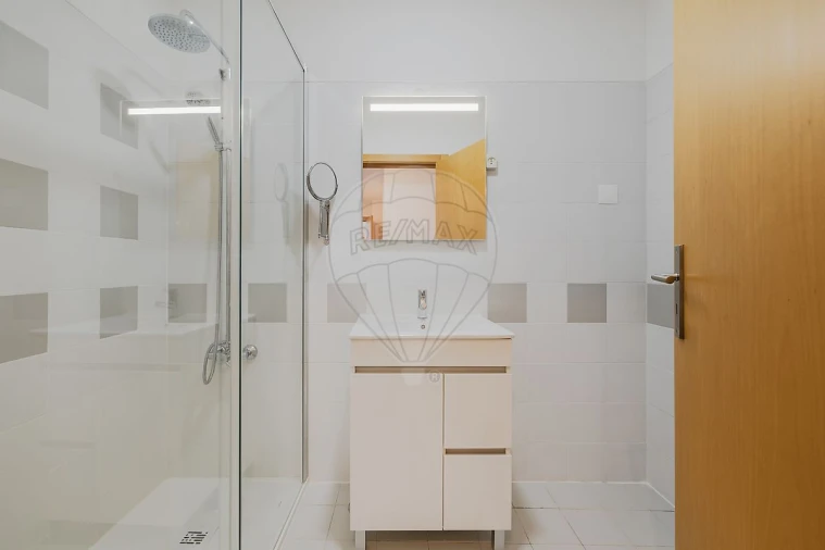 Apartamento T2 para Arrendamento em Alvalade Foto 21