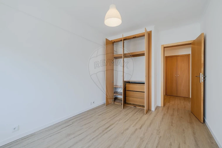 Apartamento T2 para Arrendamento em Alvalade Foto 17
