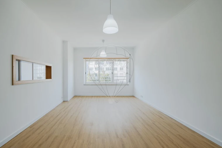 Apartamento T2 para Arrendamento em Alvalade Foto 2
