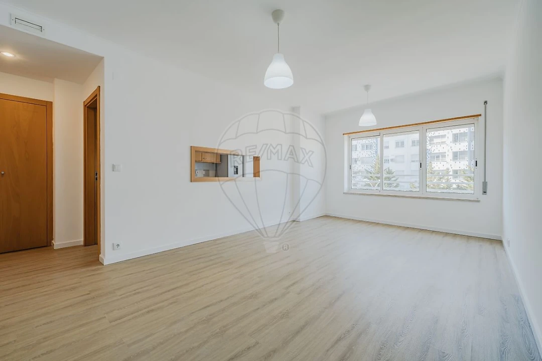 Apartamento T2 para Arrendamento em Alvalade Foto 1