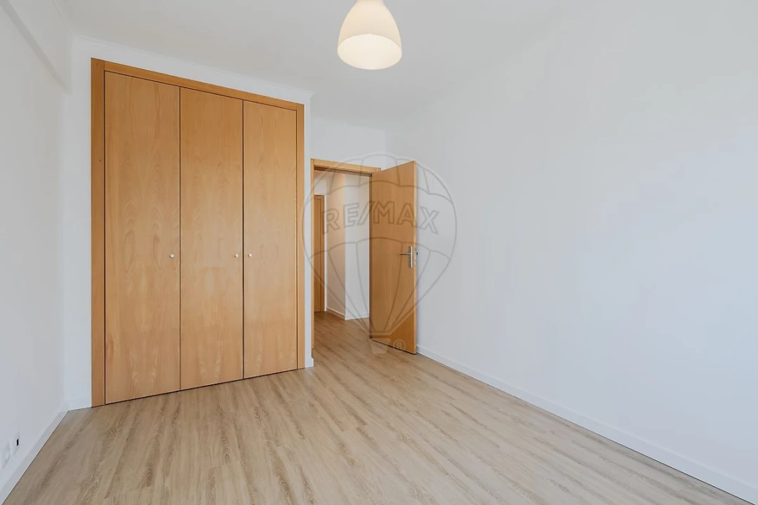 Apartamento T2 para Arrendamento em Alvalade Foto 18