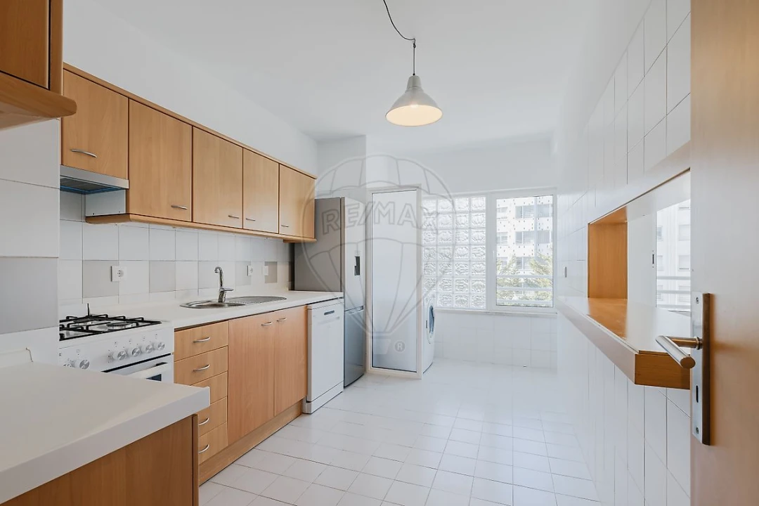 Apartamento T2 para Arrendamento em Alvalade Foto 7