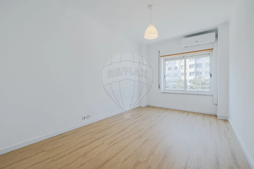 Apartamento T2 para Arrendamento em Alvalade Foto 23