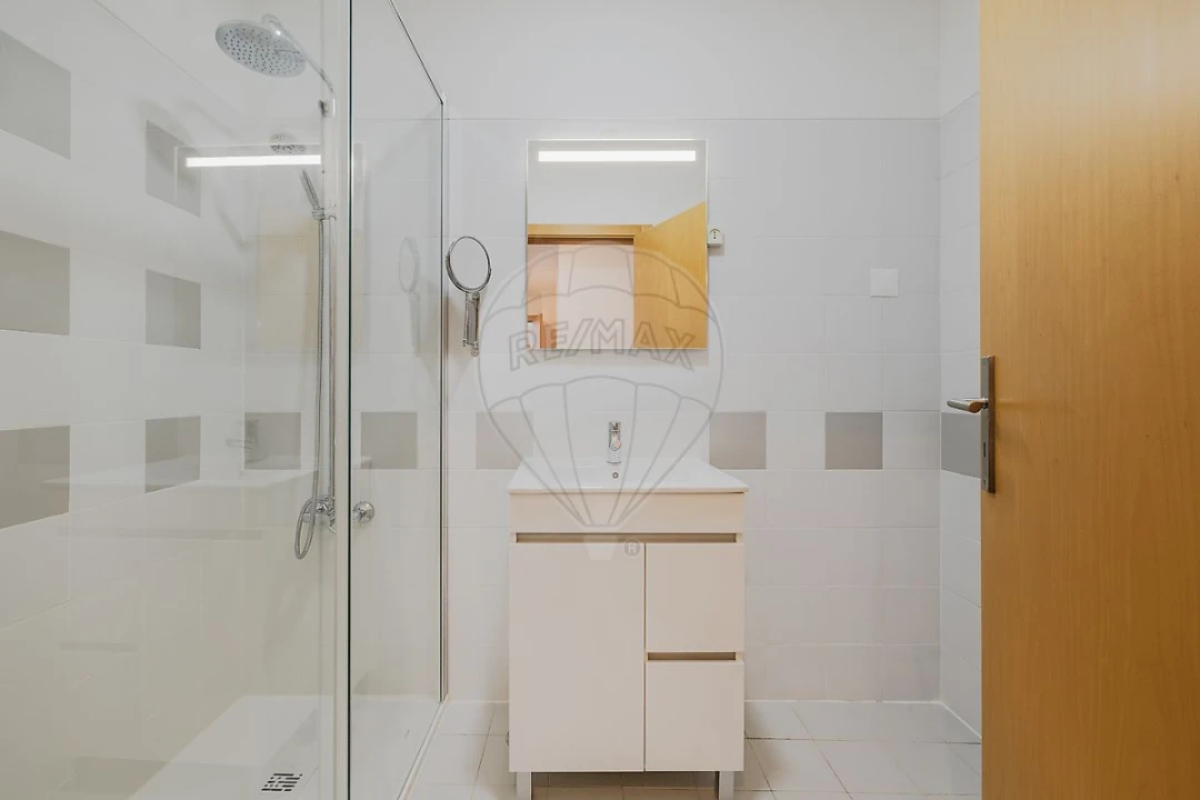Apartamento T2 para Arrendamento em Alvalade Foto 21