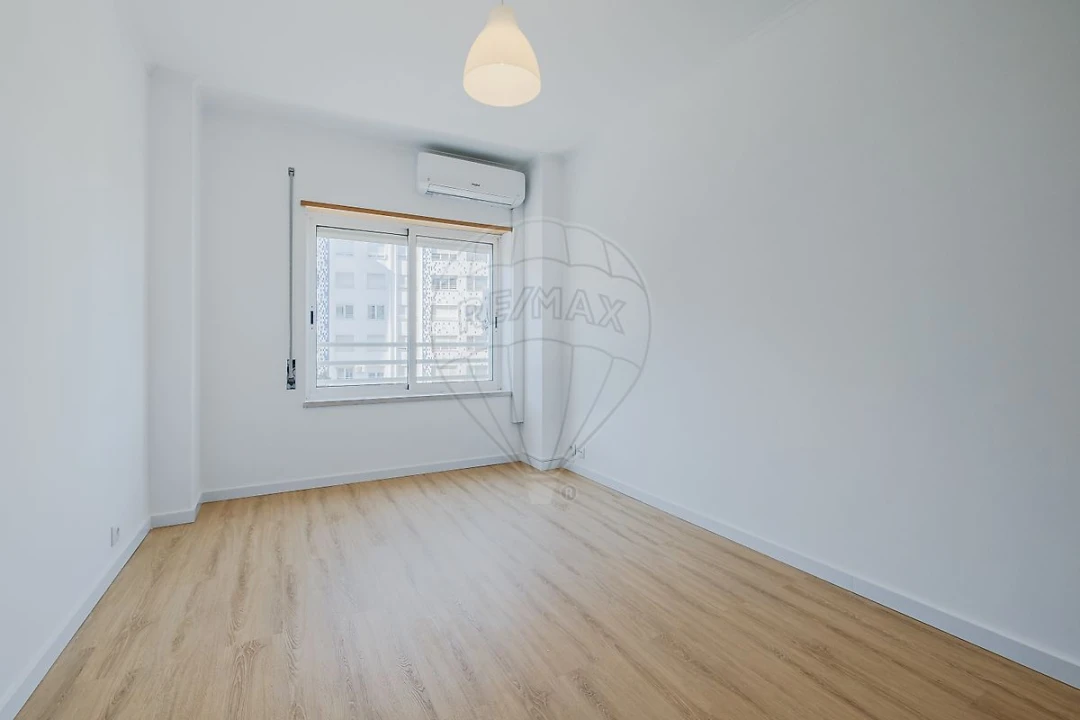 Apartamento T2 para Arrendamento em Alvalade Foto 25