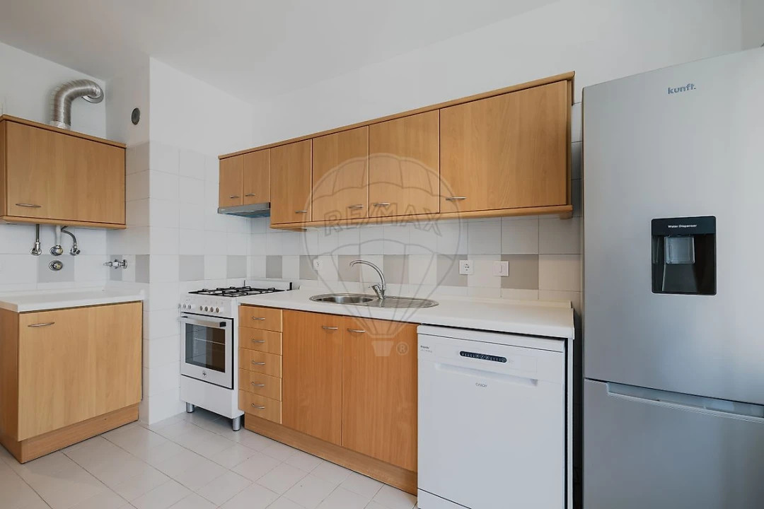 Apartamento T2 para Arrendamento em Alvalade Foto 9