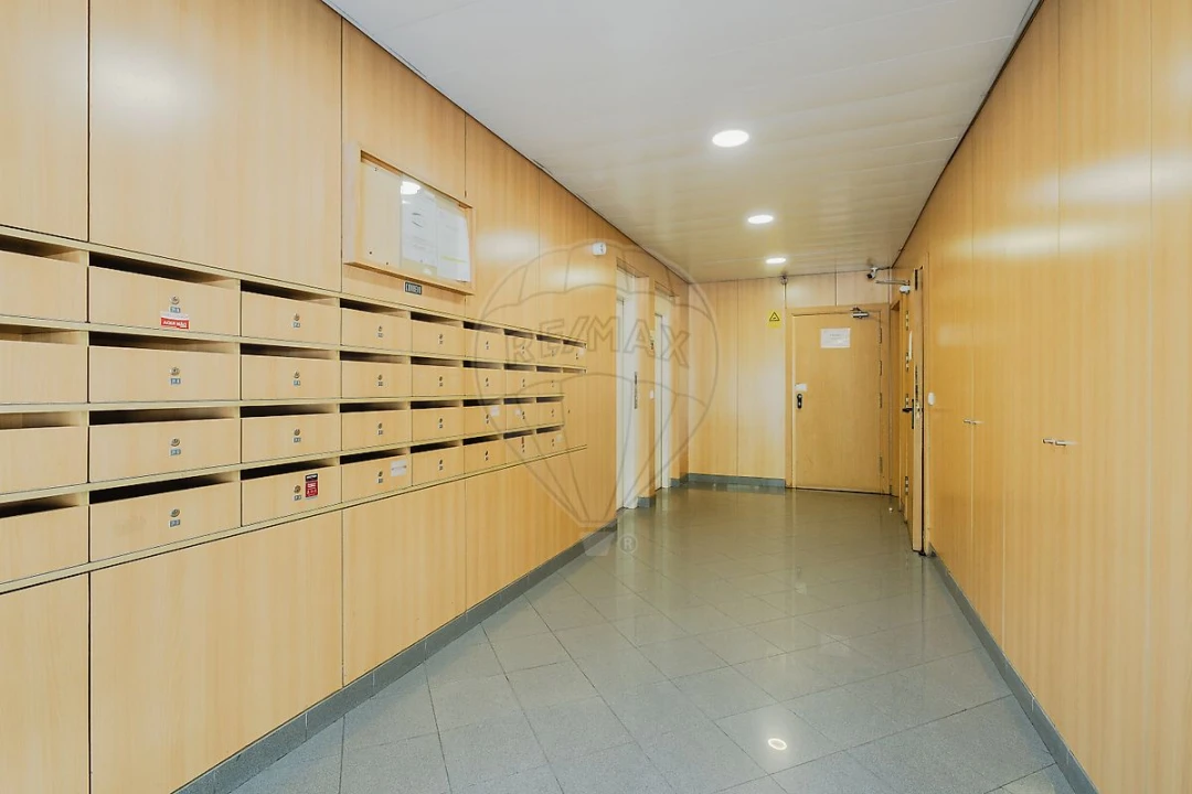 Apartamento T2 para Arrendamento em Alvalade Foto 31
