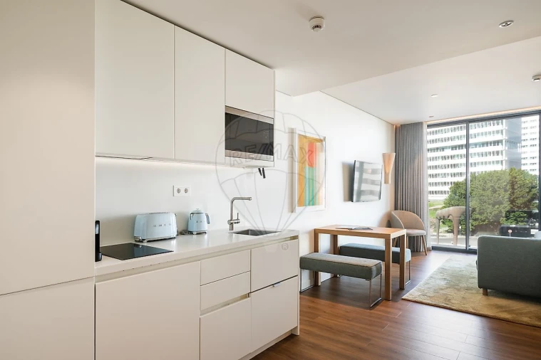 Apartamento T0 para Venda em Parque das Nações Foto 9