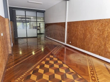 Loja para Arrendamento em São João da Madeira
