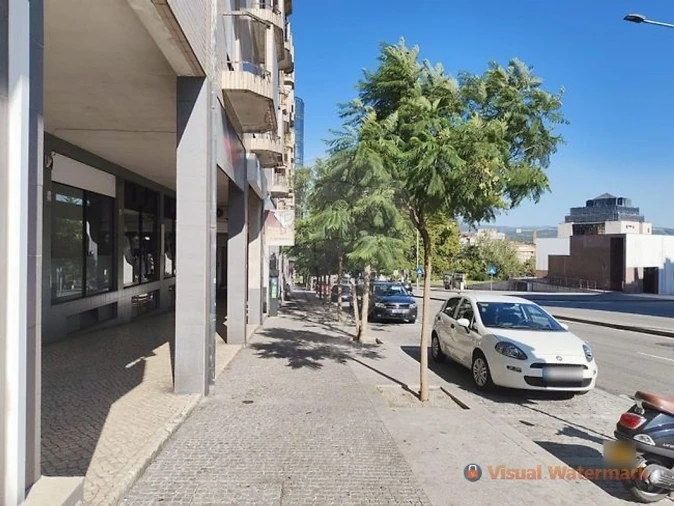 Loja para Arrendamento em São João da Madeira Foto 9