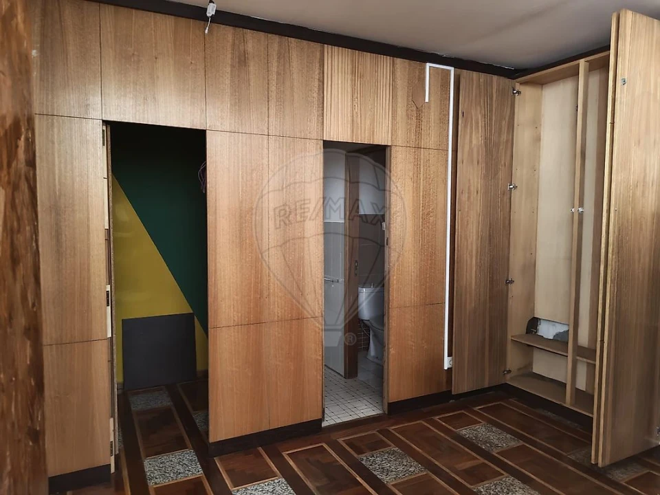 Loja para Arrendamento em São João da Madeira Foto 2
