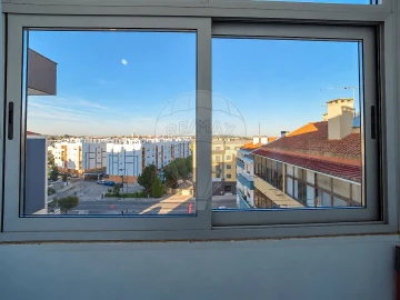 Apartamento T3 para Venda em Carregado e Cadafais