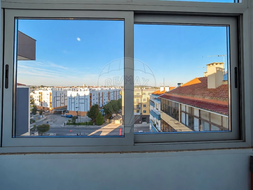 Apartamento T3 para Venda em Carregado e Cadafais Foto 16