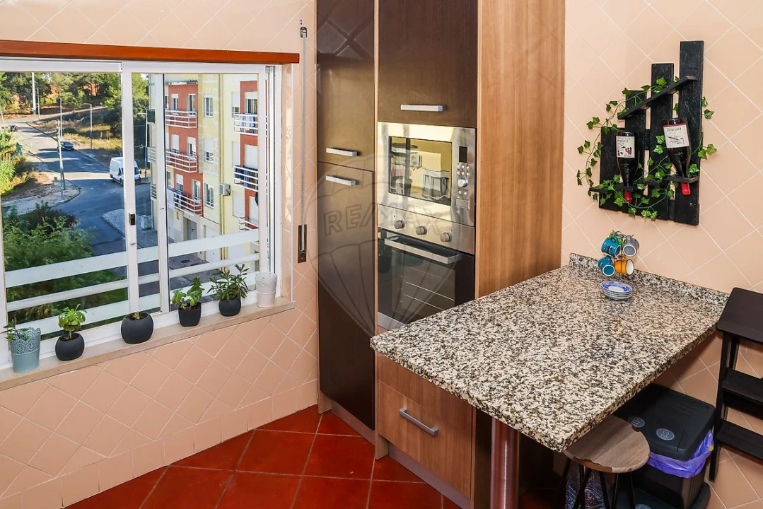 Apartamento T2 para Venda em Ota Foto 4