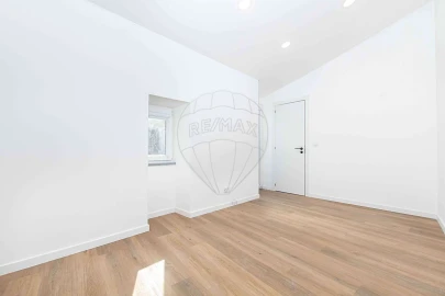 Moradia T2 para Venda em Abrigada e Cabanas de Torres